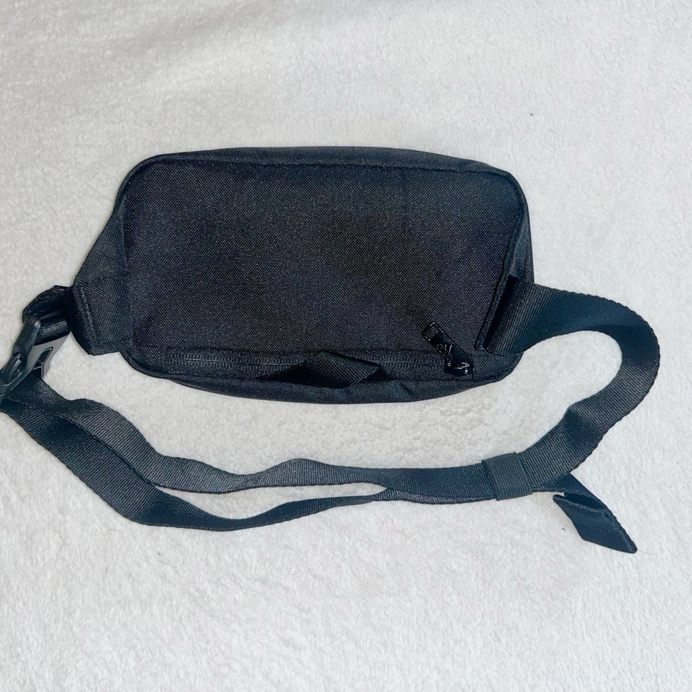 New! Adidas Waist Pack - Picture 2 of 2